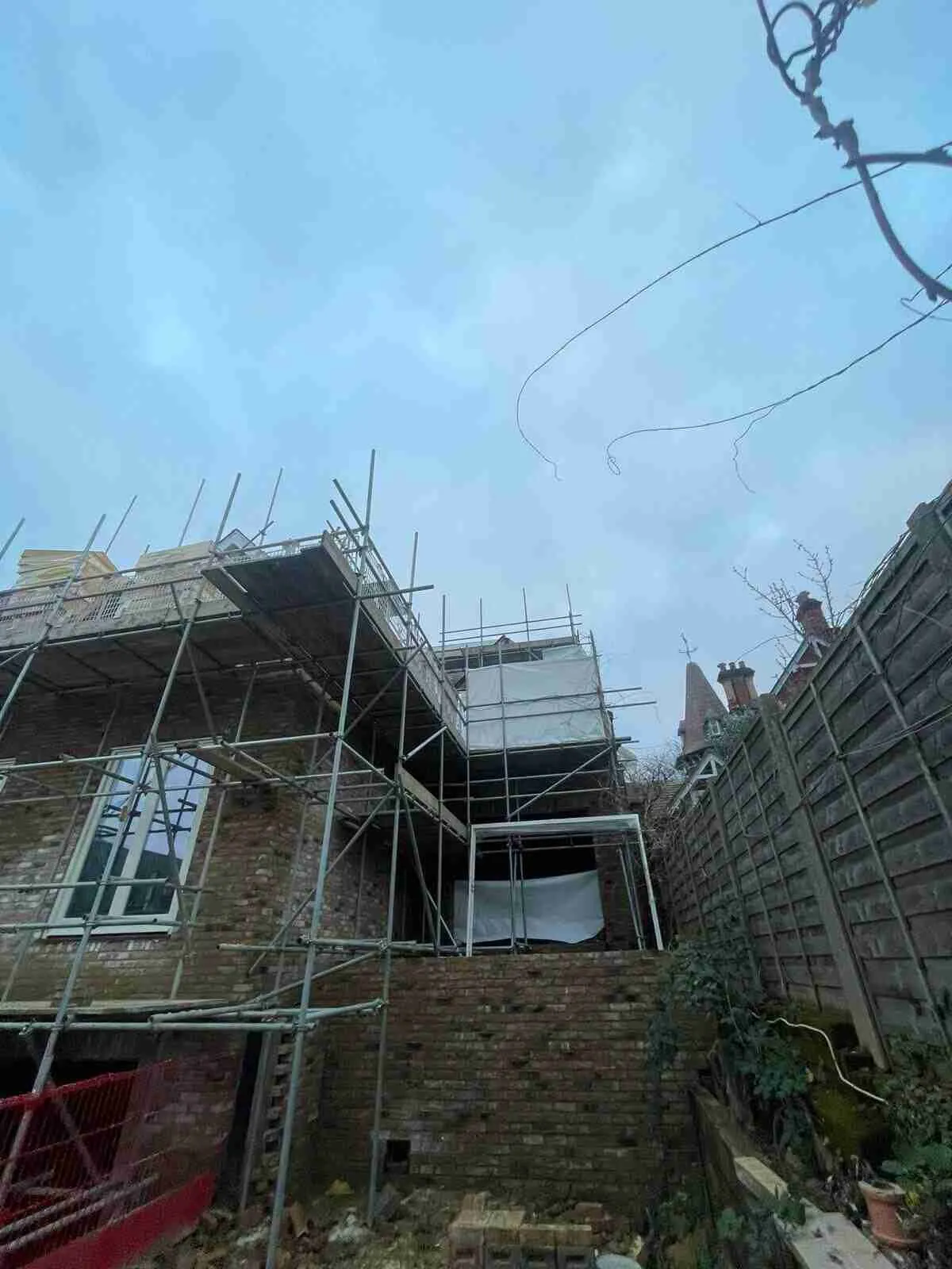 New build scaffolding erected by ATC Scaffolding on a housing and apartment development